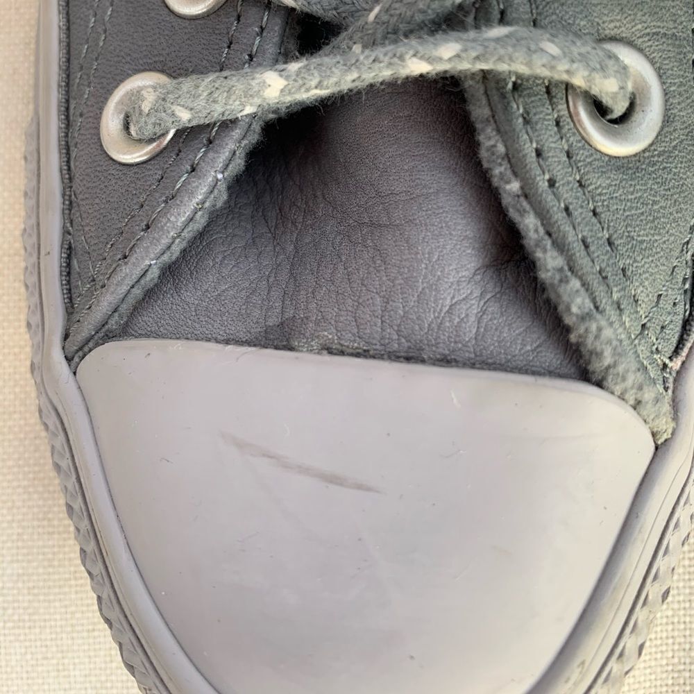 Converse leather sneakers. Size 7 - Picture 4 of 4